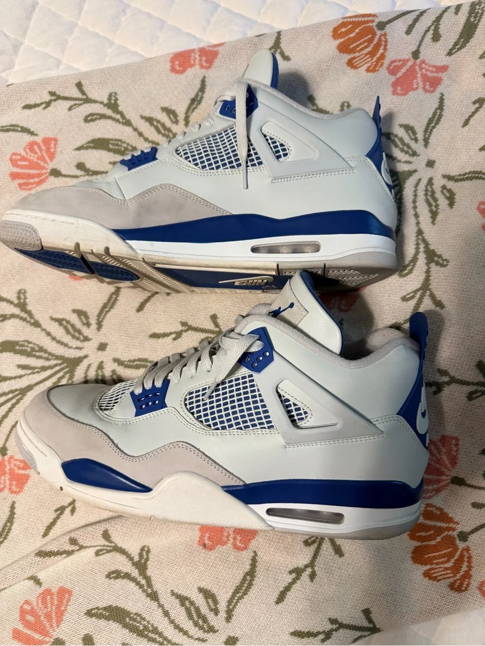 Jordan Men’s Retro Sneakers - White & Blue